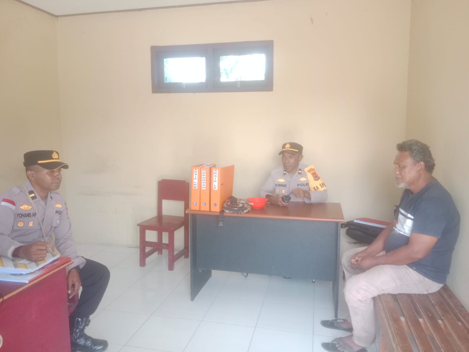 Ka SPKT Polres Mamberamo Tengah Terima Pengaduan Masyarakat dengan Pendekatan Humanis