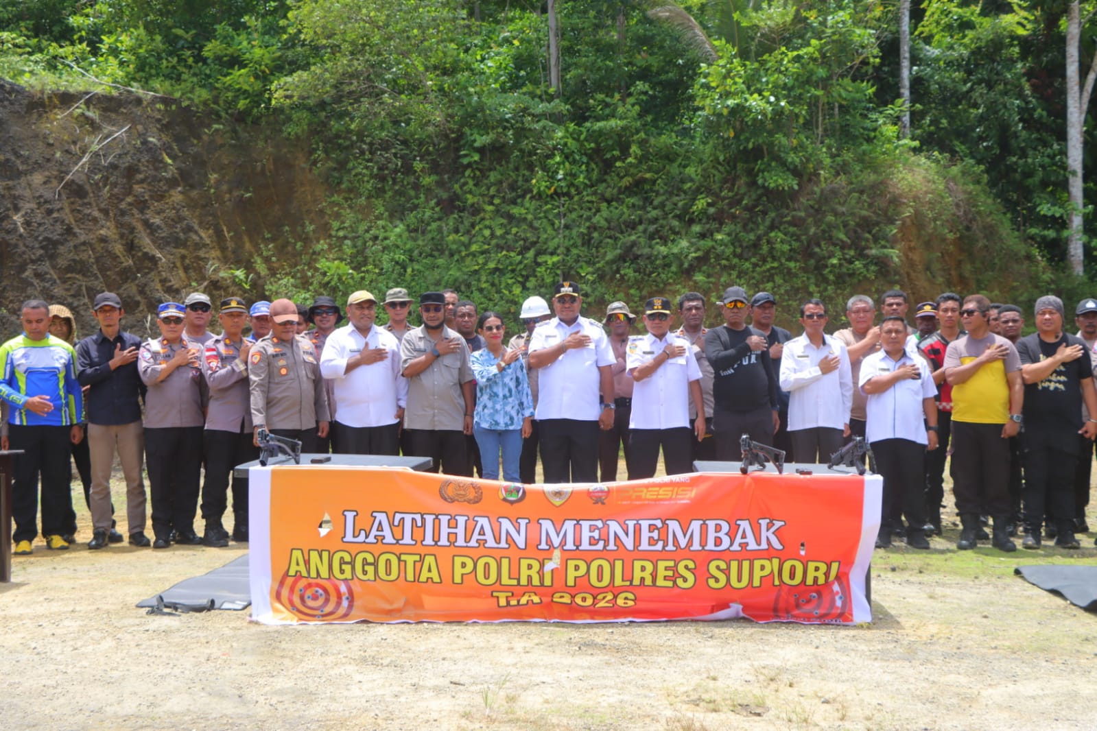 Polres Supiori Gelar Latihan Menembak untuk Tingkatkan Profesionalisme Personel