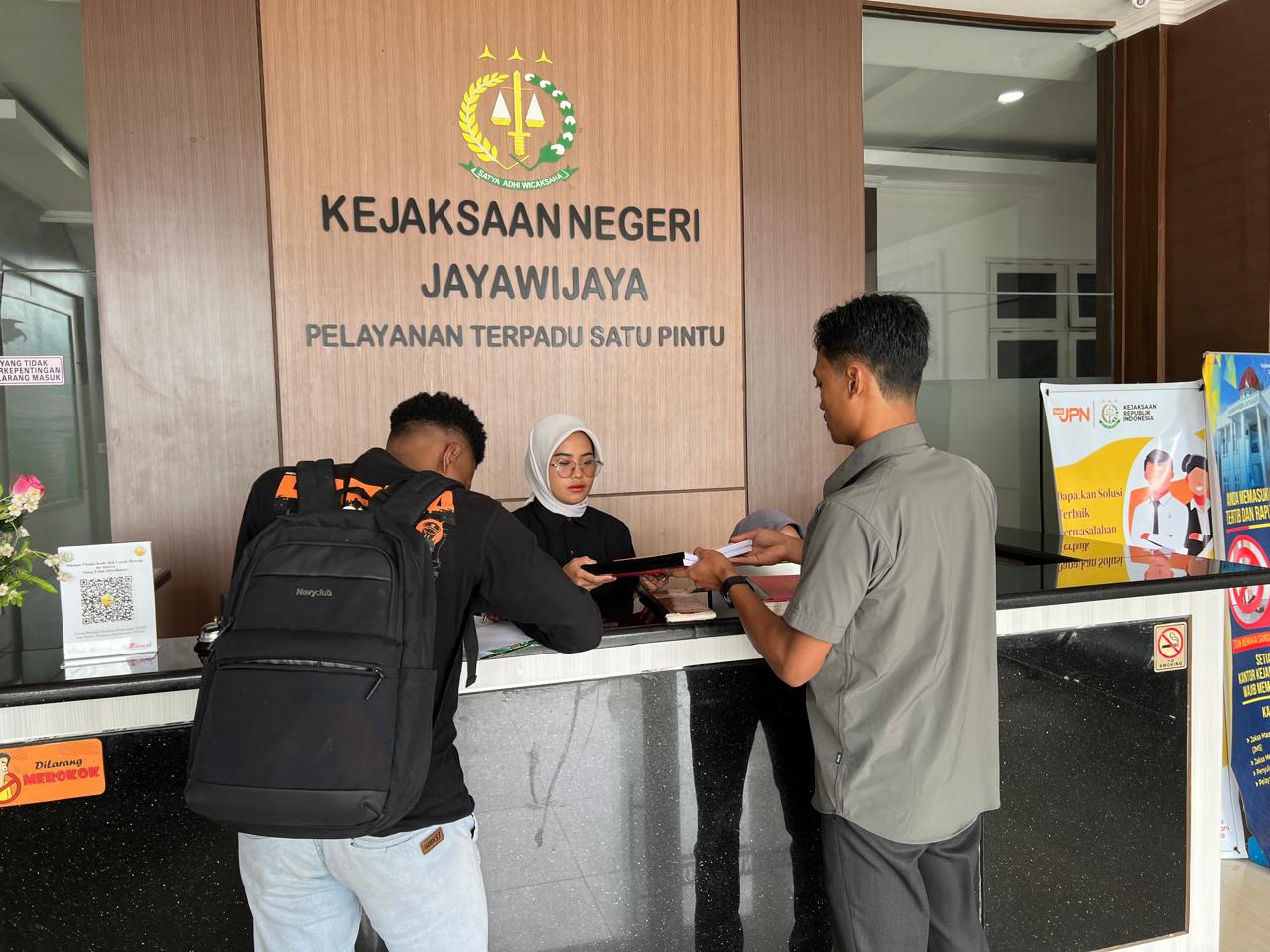 Sat Reskrim Polres Tolikara Limpahkan Berkas Perkara Tersangka Pencurian dengan Kekerasan (CURAS) ke Kejaksaan