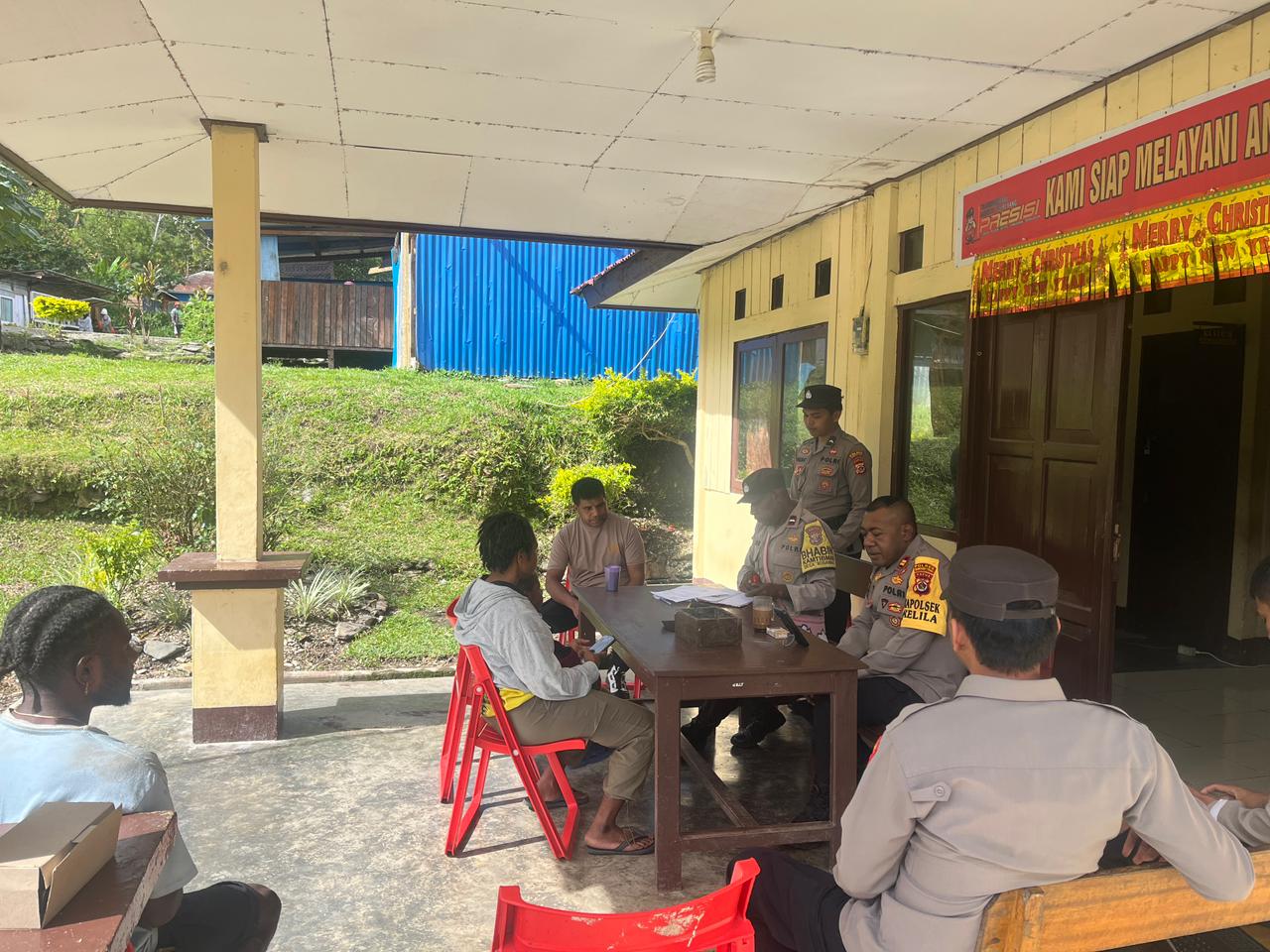 Kapolsek Kelila Terima Laporan Warga Secara Humanis