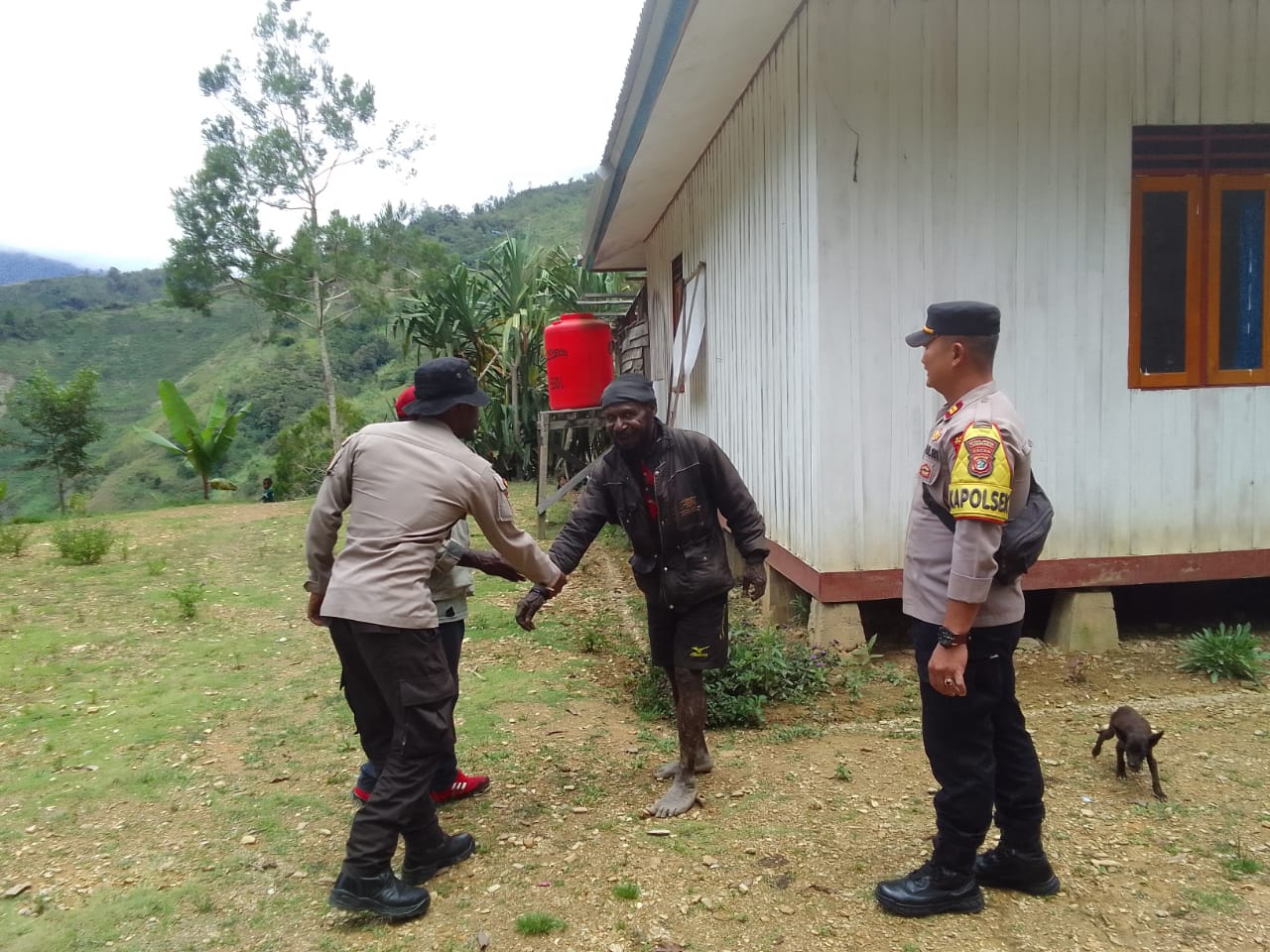 Polsek Karubaga Laksanakan Patroli Dialogis di Distrik Wenam, Jaga Situasi Kamtibmas Tetap Aman