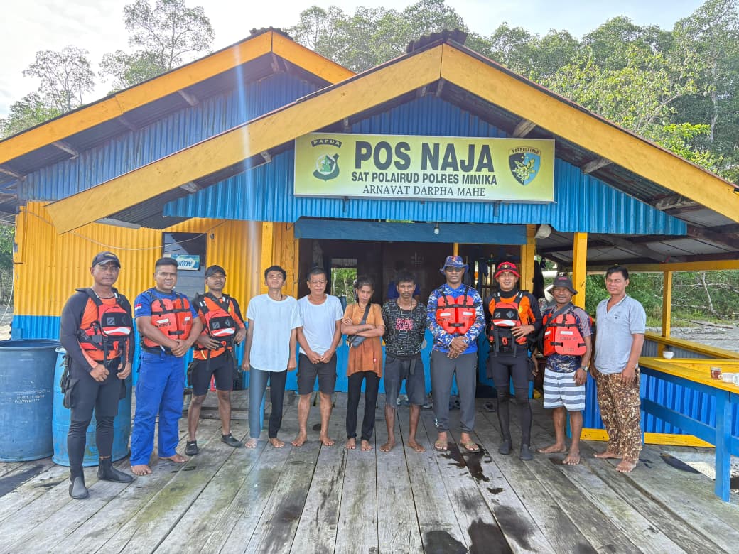 Tim Gabungan Sat Polair Polres Mimika dan Basarnas Evakuasi Penumpang KM Jaya Baru yang Tenggelam di Muara Pomako