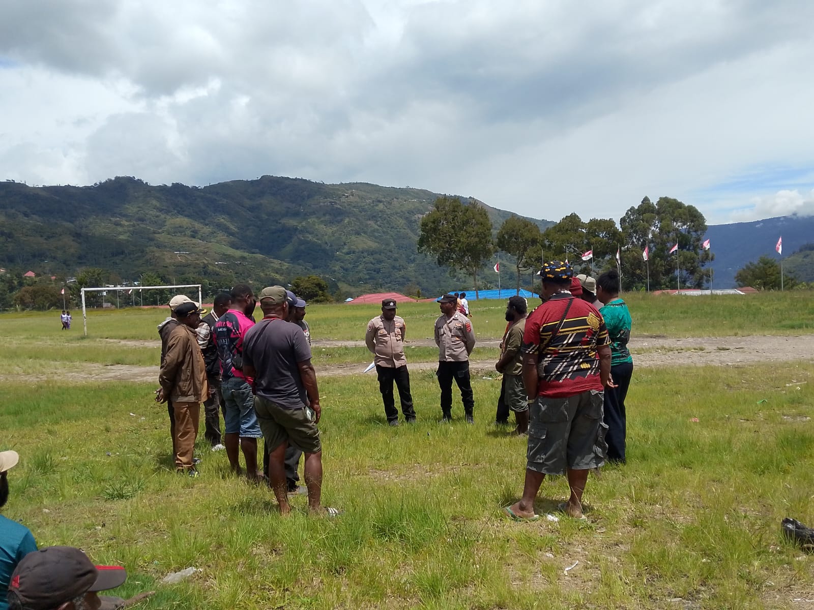 Sat Binmas Polres Tolikara Laksanakan Problem Solving Kasus KDRT Secara Kekeluargaan
