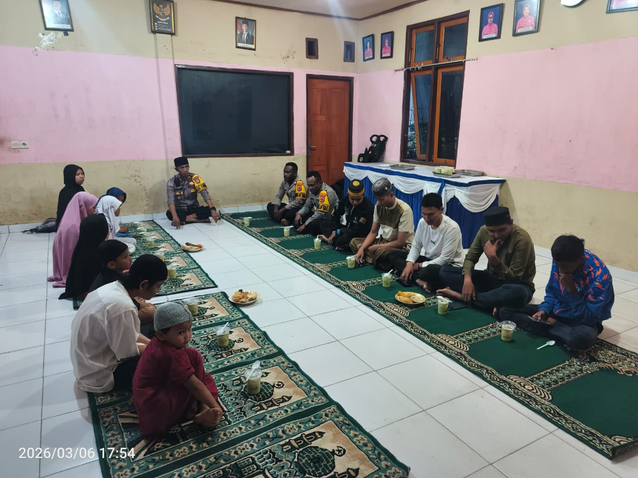 Sat Binmas Polres Tolikara Gelar Buka Puasa Bersama Anak Pelajar dan Usia Dini