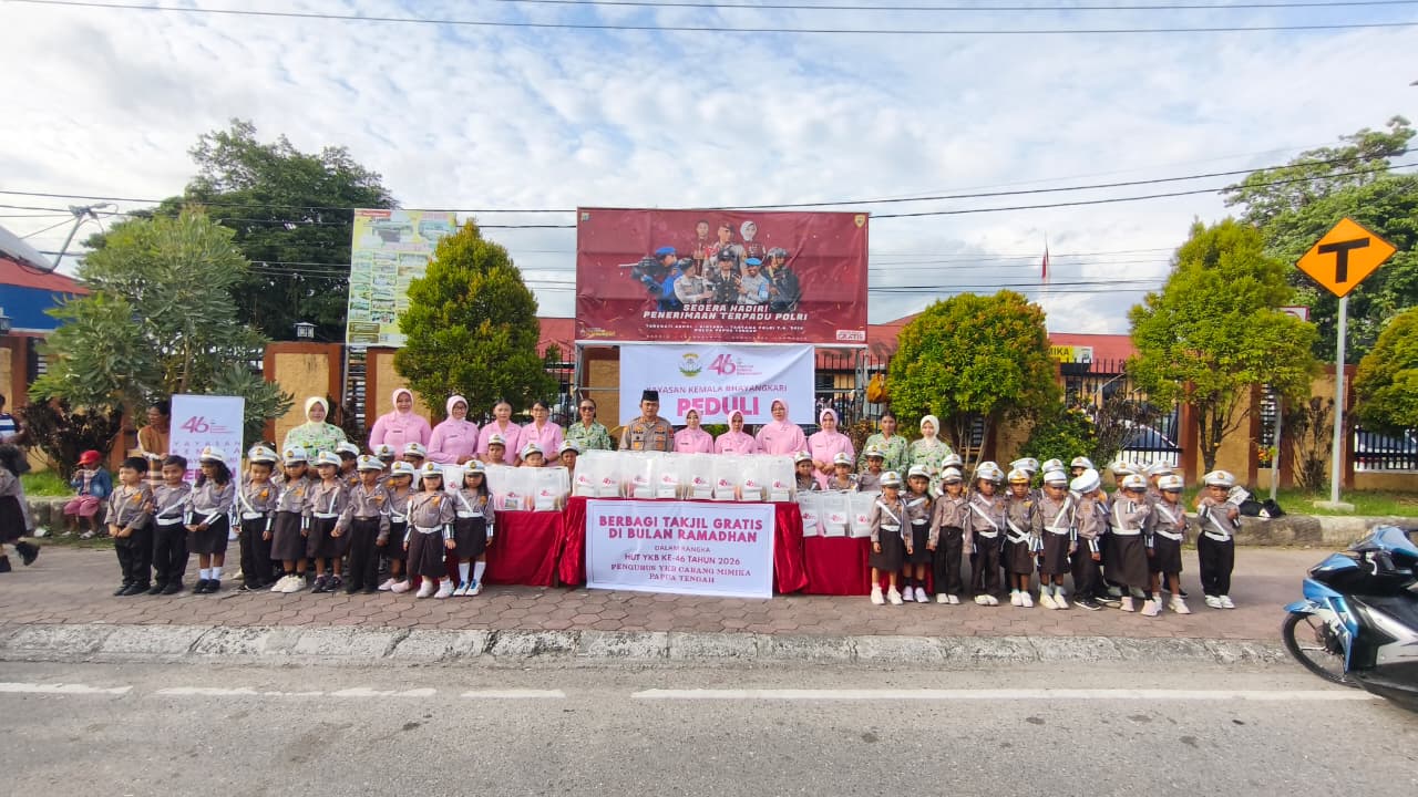 Polres Mimika Bersama Pengurus YKB Kembali Bagikan Ratusan Paket Takjil.