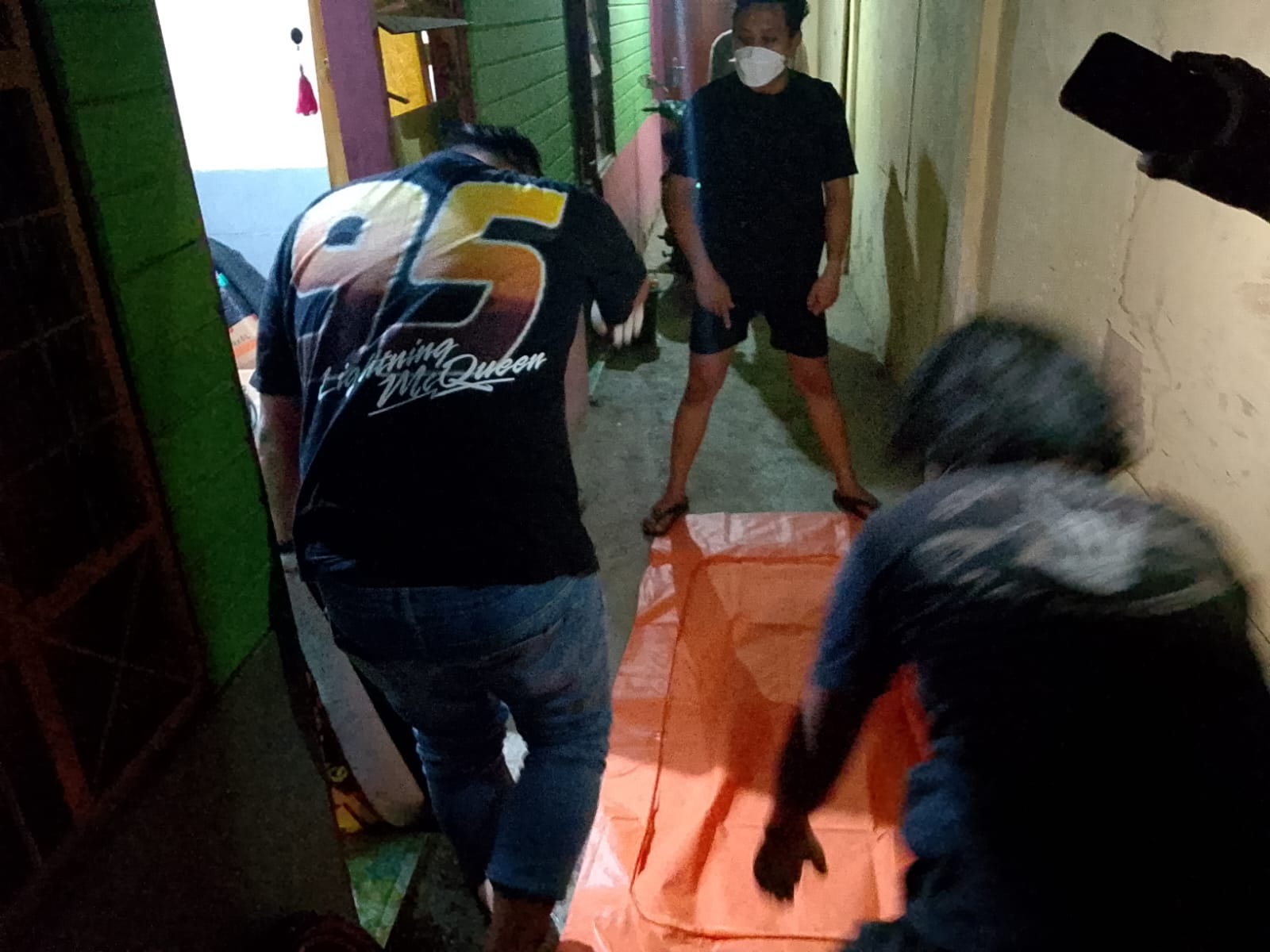 Polres Nabire Datangi TKP Penemuan Mayat di Rumah Kos Jalan Surabaya