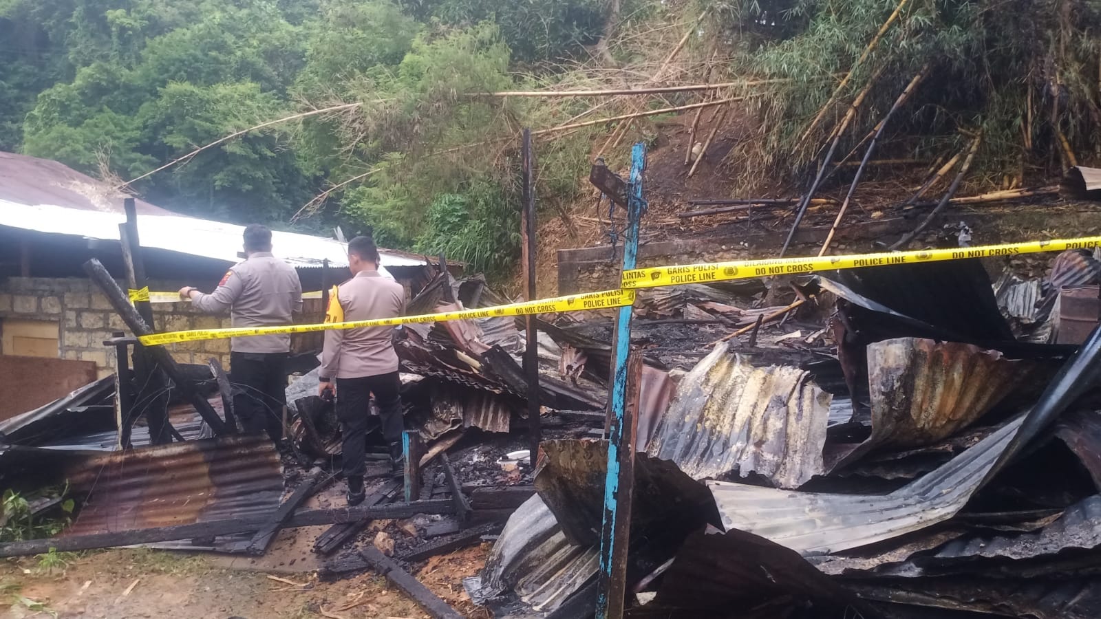 Polresta Jayapura Kota Respon Cepat Kebakaran Rumah Warga di Polimak Genjer