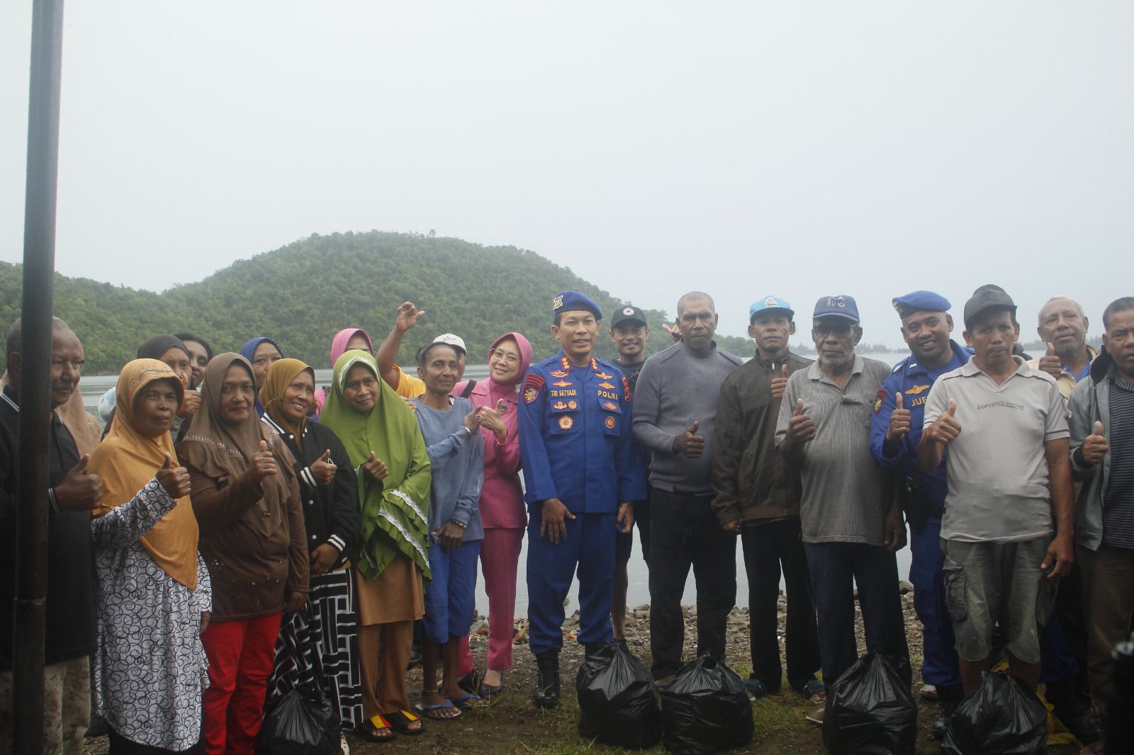 Dit Polairud Polda Papua Gelar Bakti Sosial Presisi Pererat Silaturahmi Masyarakat Pesisir