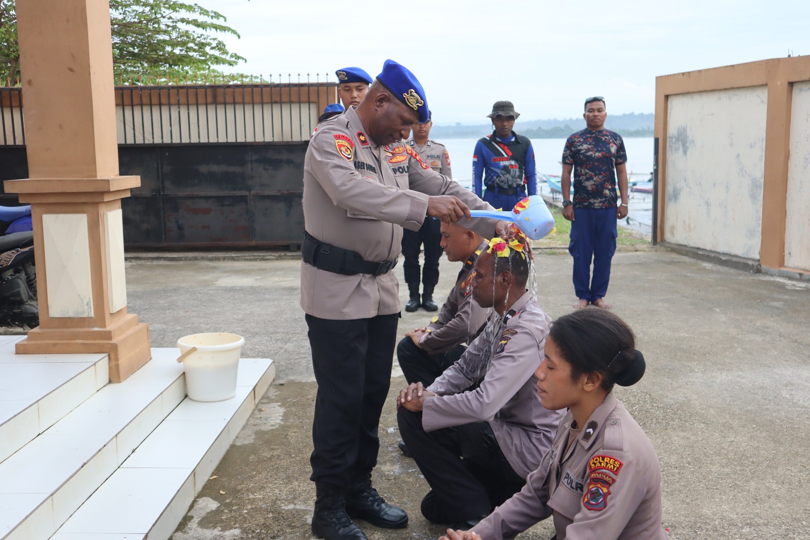 Long March 20 Kilometer Dilanjutkan Renang Laut 2 Nautical Mile, Personel Baru Sat Polairud Polres Sarmi Jalani Pembinaan Tradisi dan Pembaretan