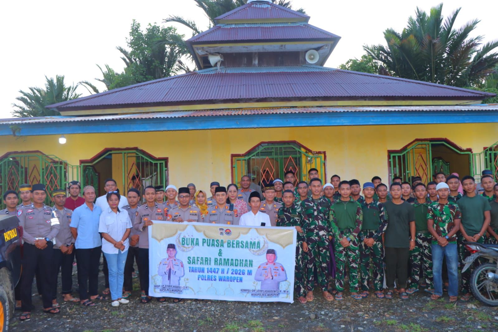 Safari Ramadhan dan Buka Puasa Bersama Di Masjid Al Ikhlas SP VII, Kapolres Waropen Ajak Masyarakat Perkuat Silaturahmi dan Jaga Kamtibmas