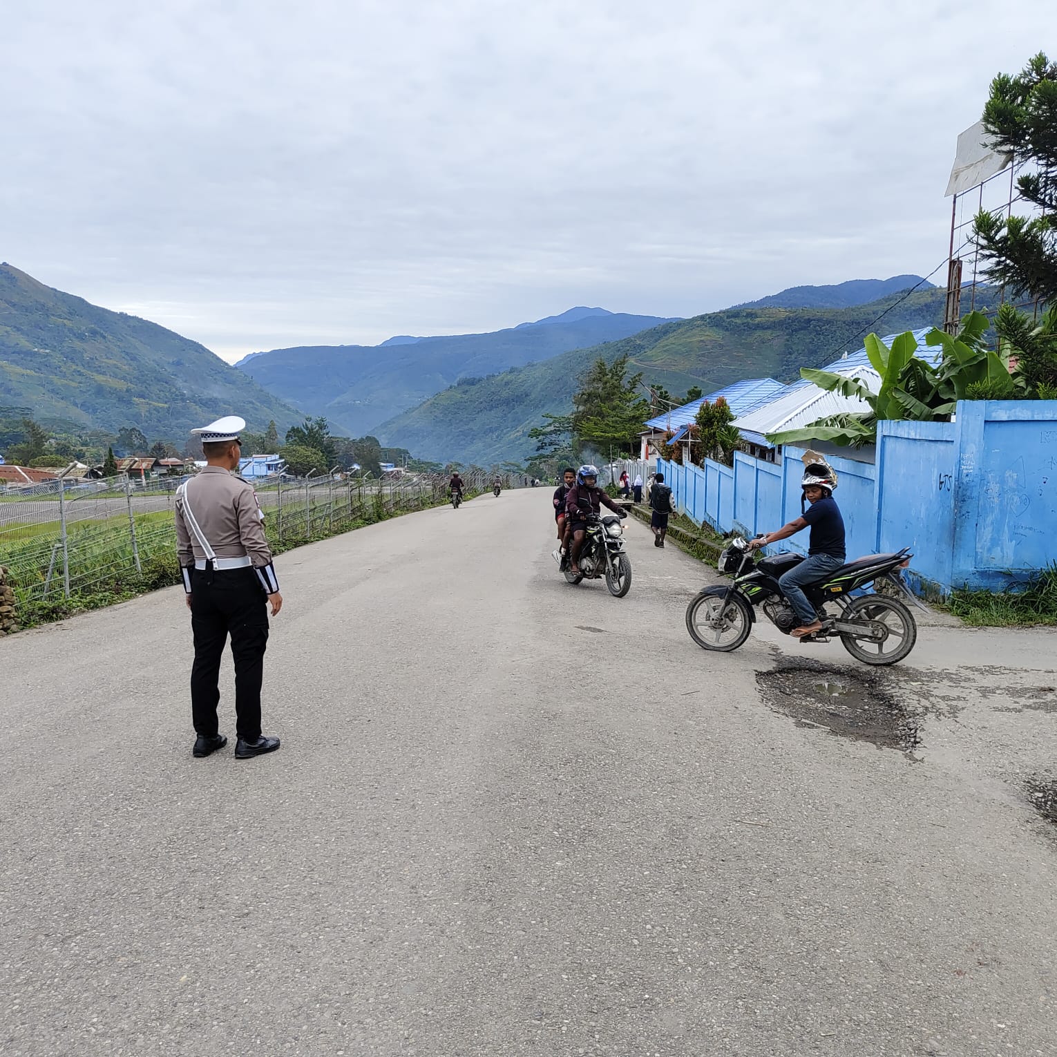 Satlantas Polres Tolikara Gelar Strong Point Pagi, Tingkatkan Disiplin Masyarakat Dalam Lalu Lintas di Karubaga