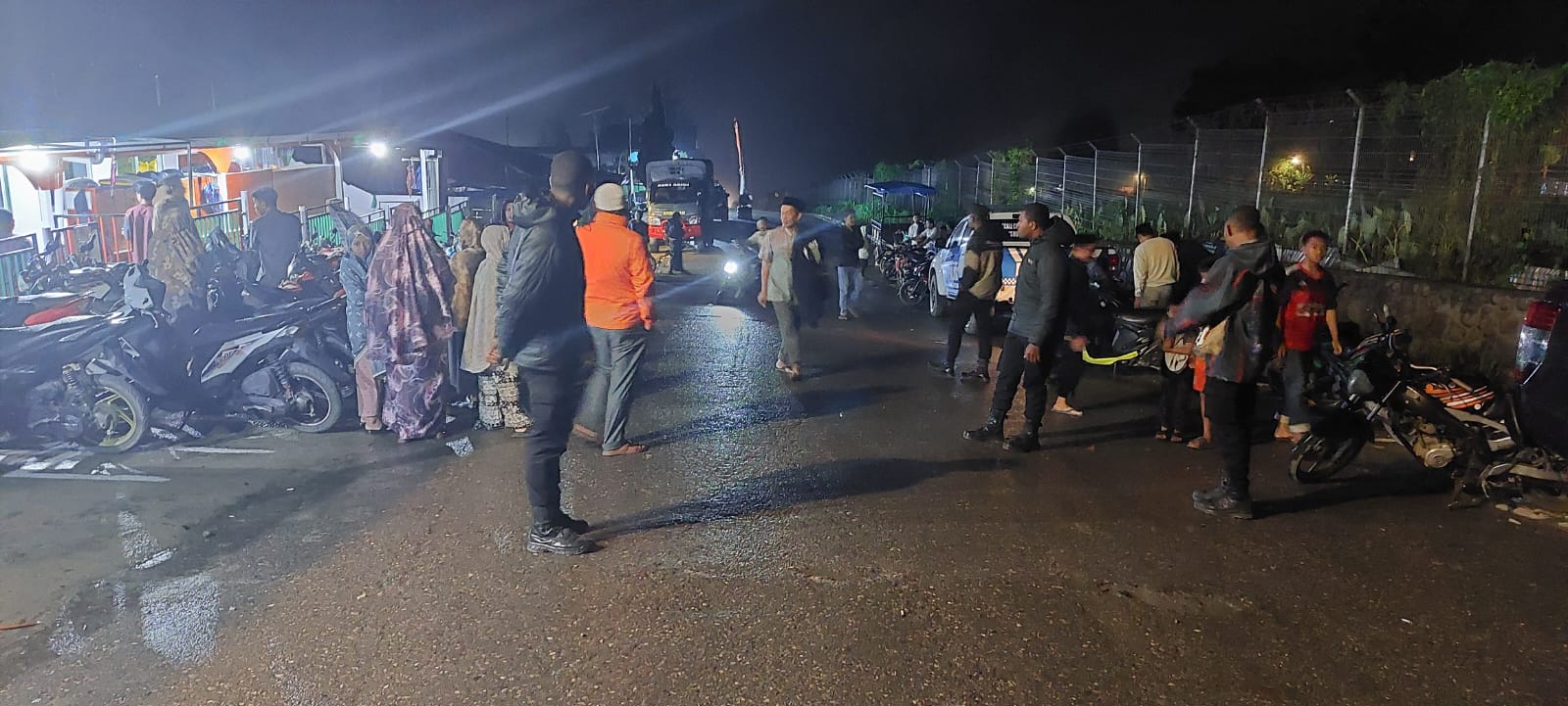 Pengamanan Humanis Polres Tolikara Warnai Pelaksanaan Tarawih Malam ke-21 Di Karubaga