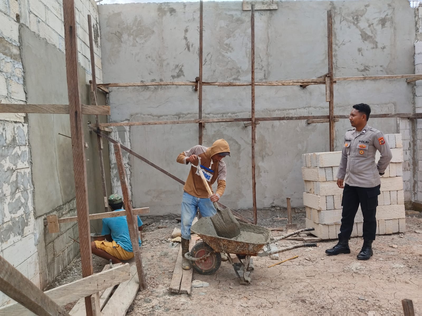 PROGRES PEMBANGUNAN DAPUR SPPG SEMANGGA POLRES MERAUKE CAPAI 39 PERSEN