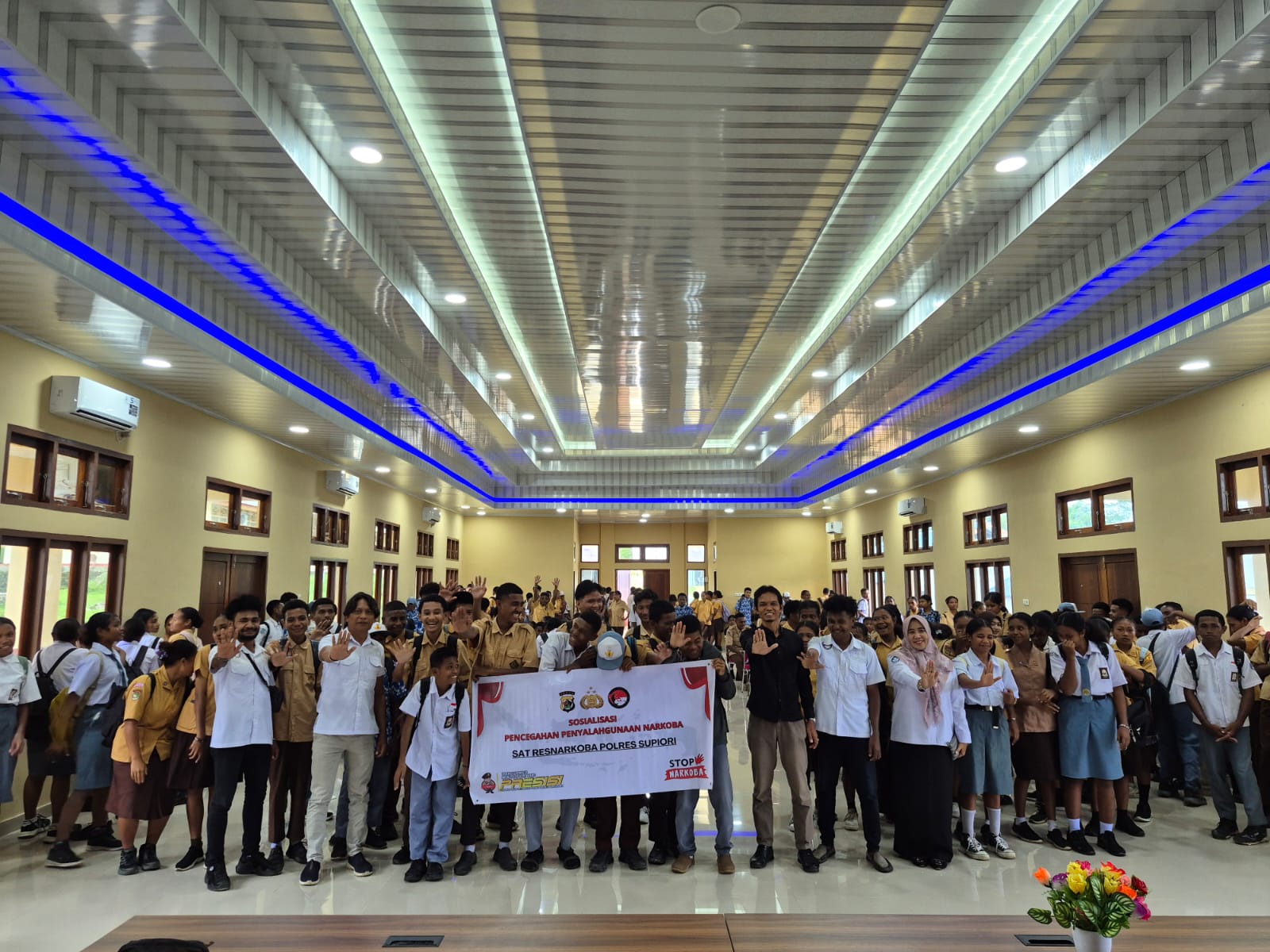 Satresnarkoba Polres Supiori Lakukan Sosialisasi Penyalahgunaan Narkoba di SMA Negeri 2 Mansoben