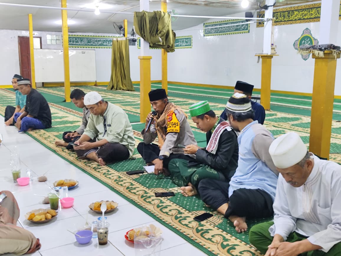 ‎Kasat Binmas Polres Tolikara Laksanakan Kultum Kamtibmas di Masjid Baitul Muttaqin Karubaga